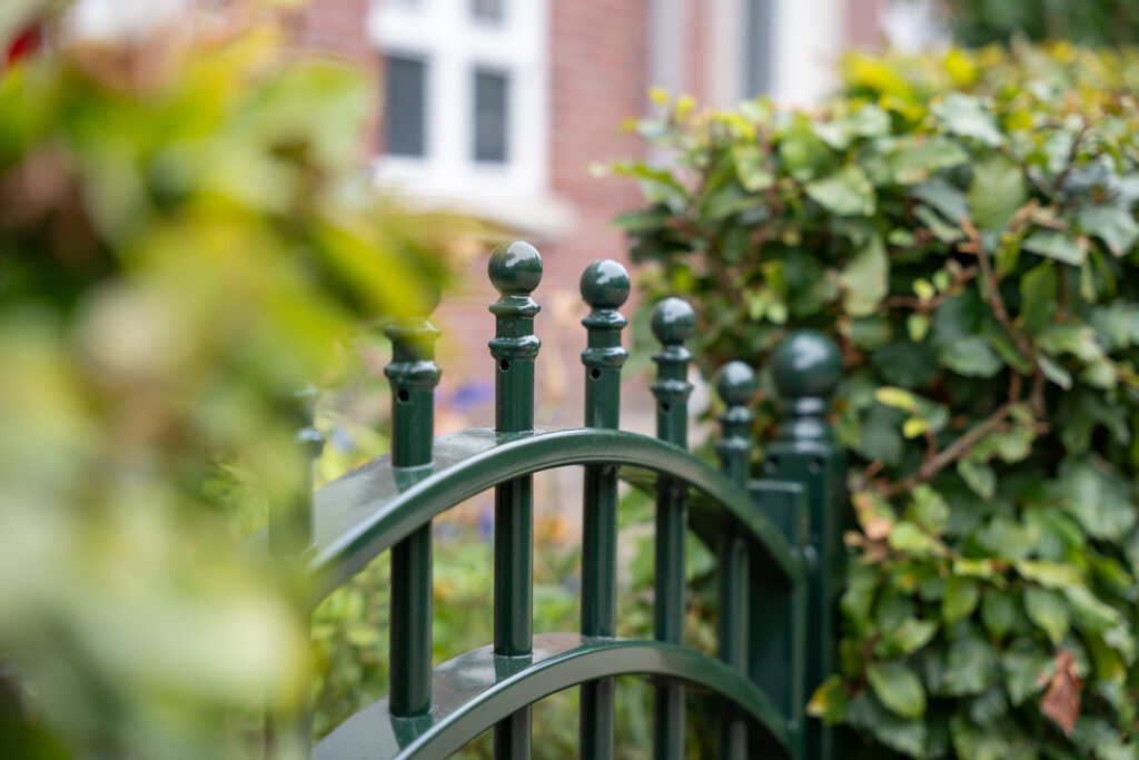 Klassiek stalen looppoortje in Nijmegen gemaakt door J&J Metaal in Dreumel