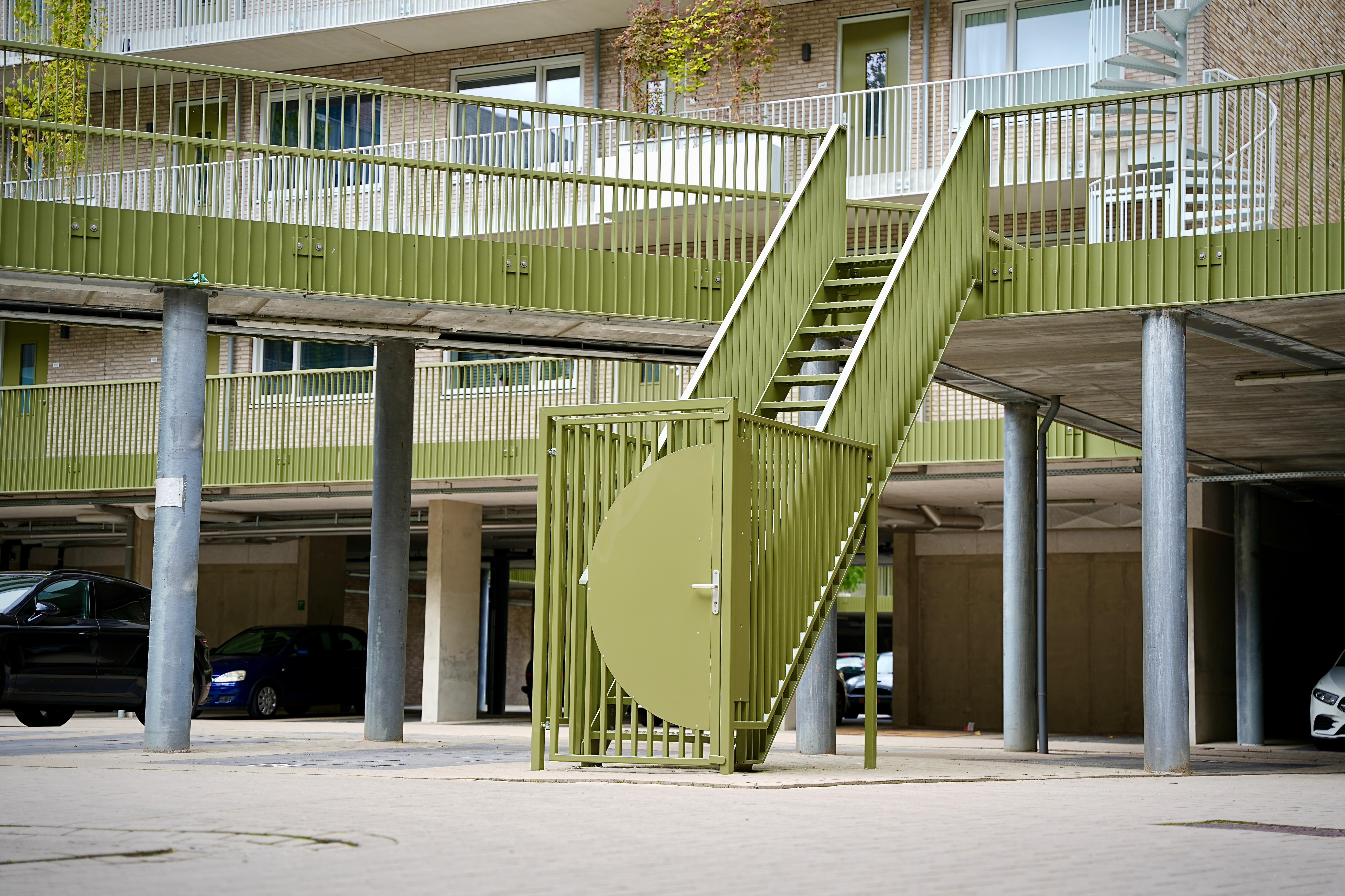 Poorten en hekwerk in garage in Nijmegen voor Bouwbedrijf Geluk BV uitgevoerd door J&J Metaal uit Dreumel