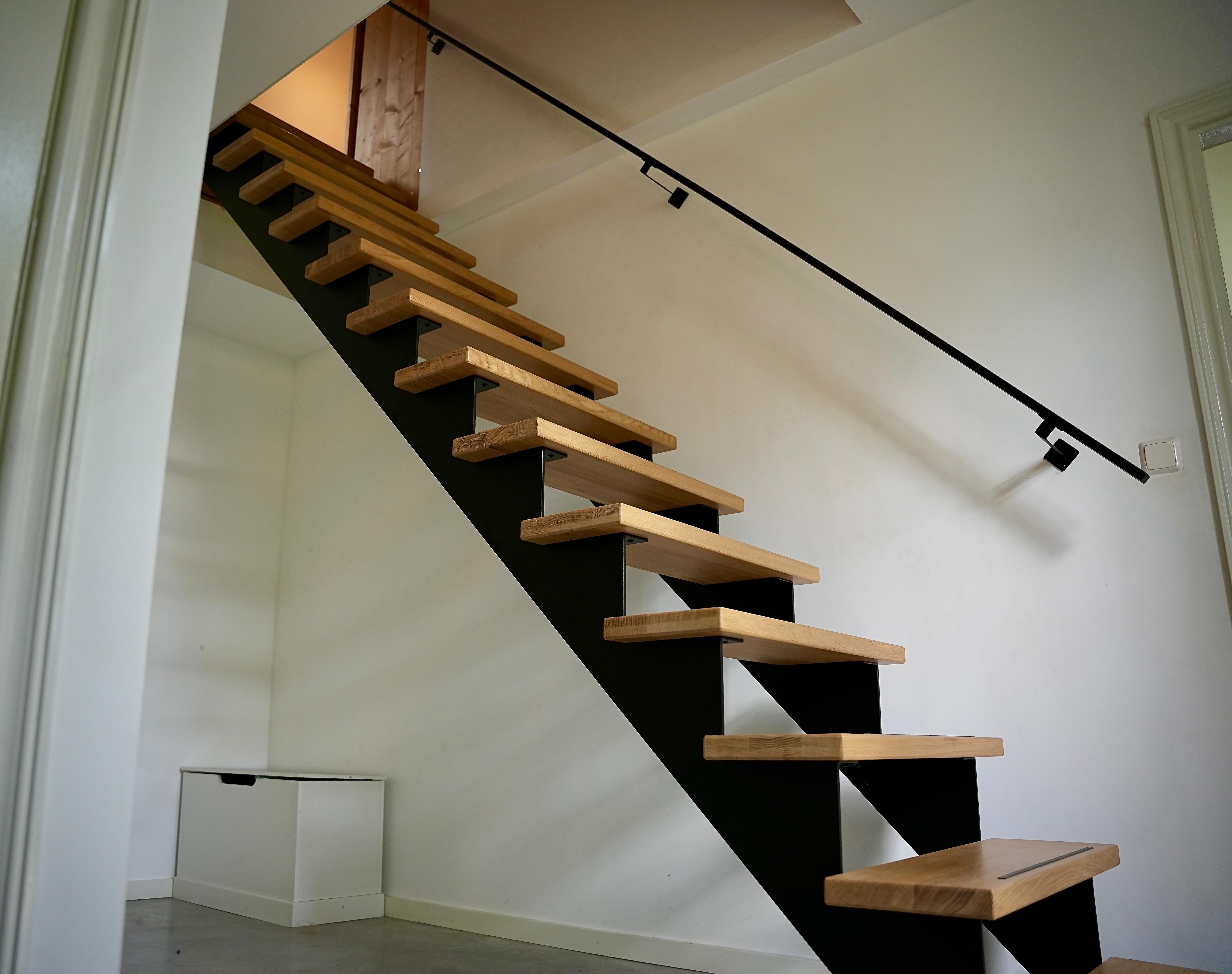 Stalen trap geplaatst in Winssen door J&J Metaal uit Dreumel