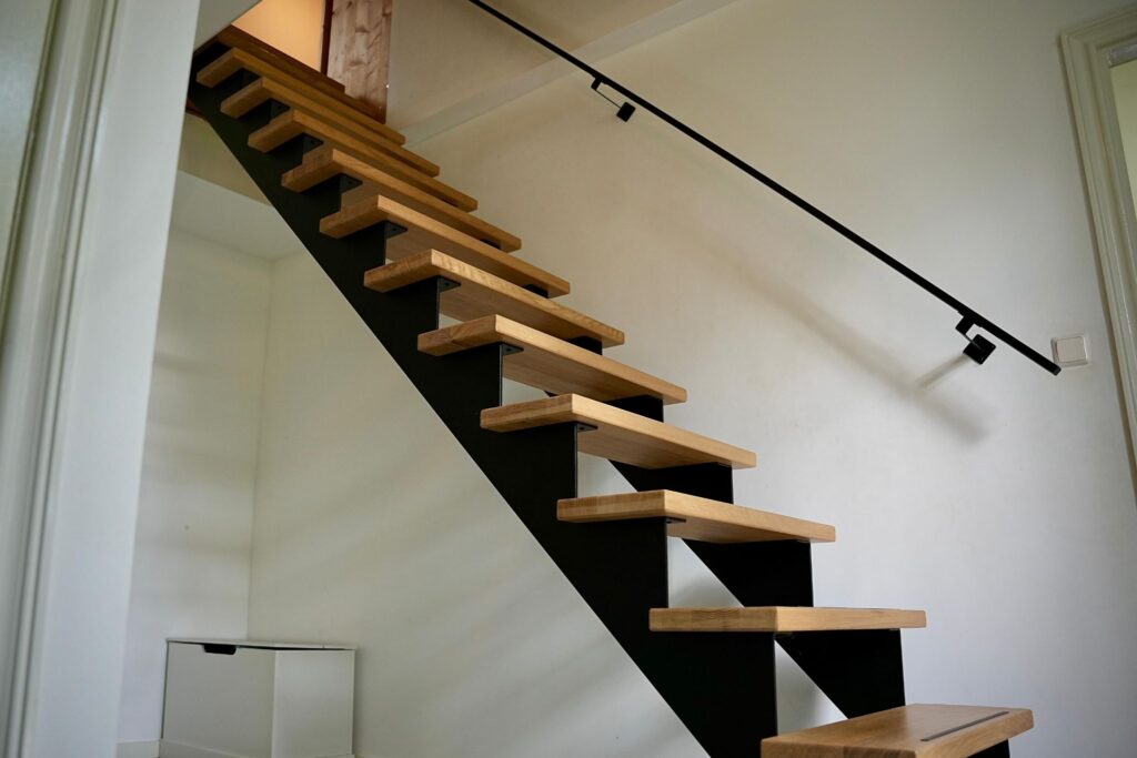 Stalen trap geplaatst in Winssen door J&J Metaal uit Dreumel