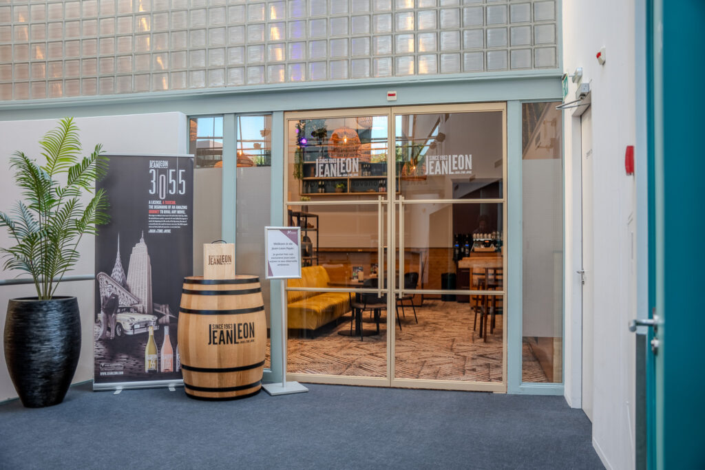 Dubbele stalen taatsdeuren op maat bij Theater Markant Maashorst